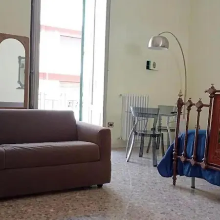 Mezzanino Con Patio E Archi A Vela 巴里